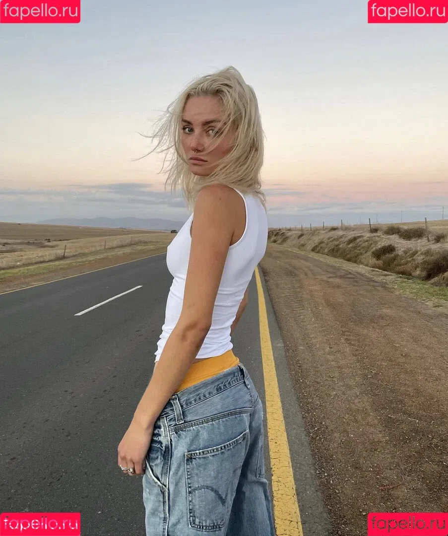 Juleslw / Julia Wulf Onlyfans Photo Gallery 