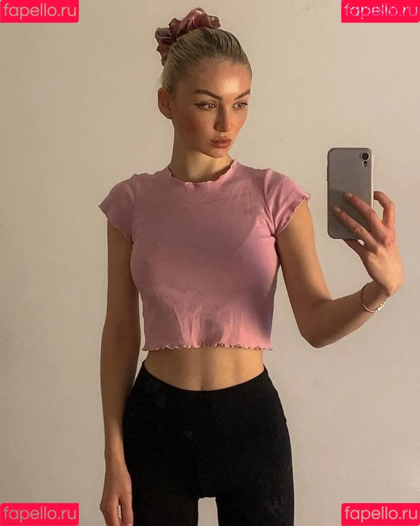 Juleslw / Julia Wulf Onlyfans Photo Gallery 