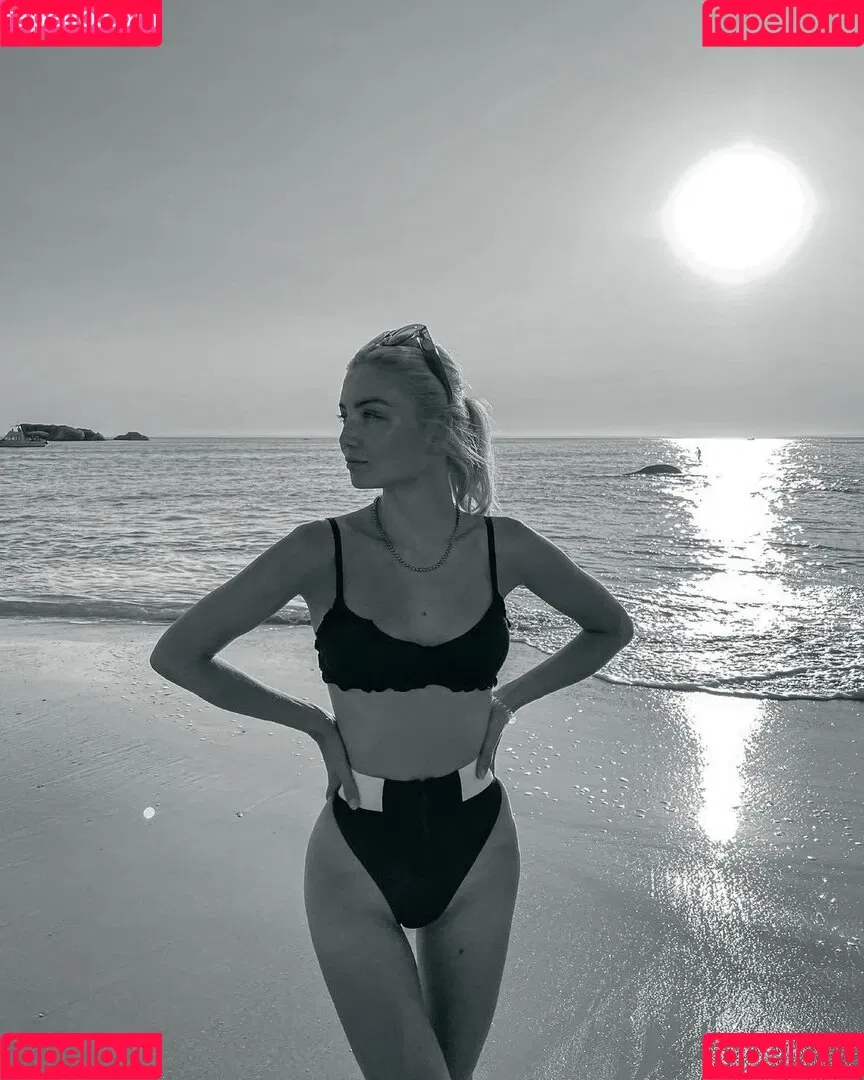 Juleslw / Julia Wulf Onlyfans Photo Gallery 