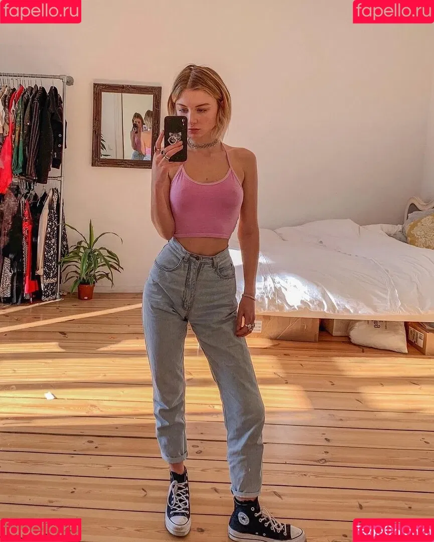 Juleslw / Julia Wulf Onlyfans Photo Gallery 