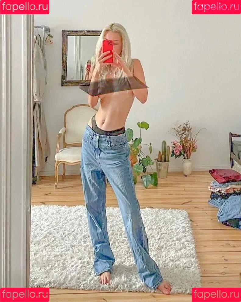 Juleslw / Julia Wulf Onlyfans Photo Gallery 