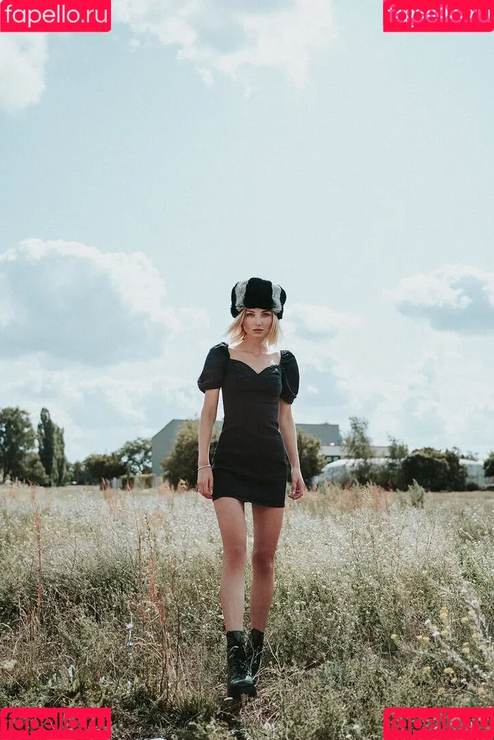 Juleslw / Julia Wulf Onlyfans Photo Gallery 