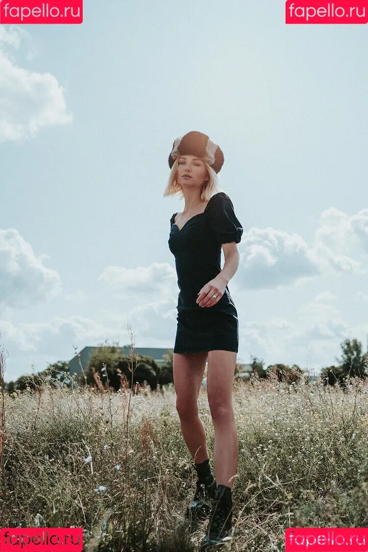 Juleslw / Julia Wulf Onlyfans Photo Gallery 