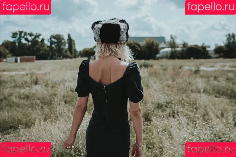 Juleslw / Julia Wulf Onlyfans Photo Gallery 