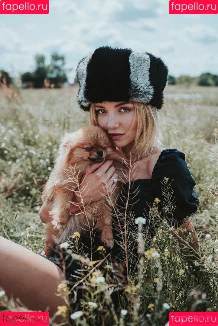 Juleslw / Julia Wulf Onlyfans Photo Gallery 