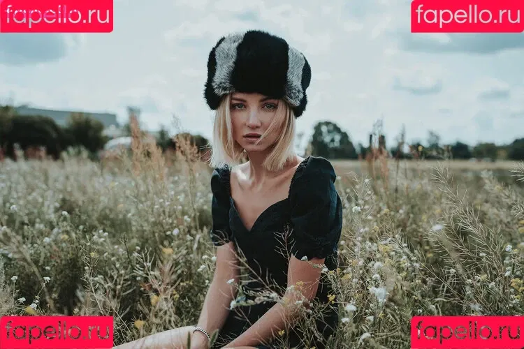 Juleslw / Julia Wulf Onlyfans Photo Gallery 