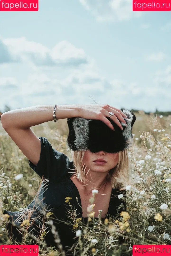 Juleslw / Julia Wulf Onlyfans Photo Gallery 