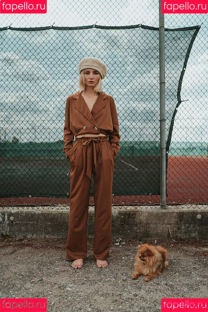 Juleslw / Julia Wulf Onlyfans Photo Gallery 