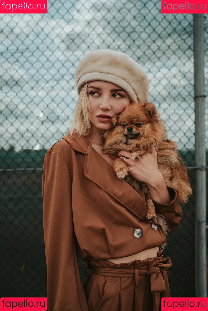 Juleslw / Julia Wulf Onlyfans Photo Gallery 