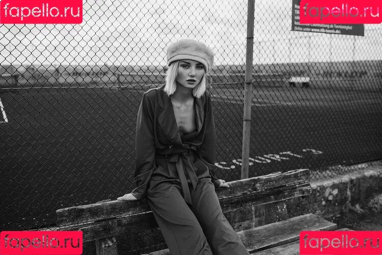 Juleslw / Julia Wulf Onlyfans Photo Gallery 