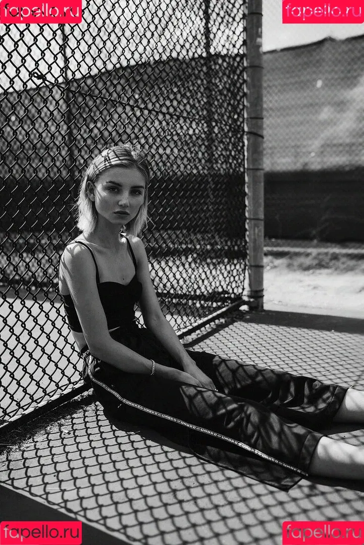 Juleslw / Julia Wulf Onlyfans Photo Gallery 