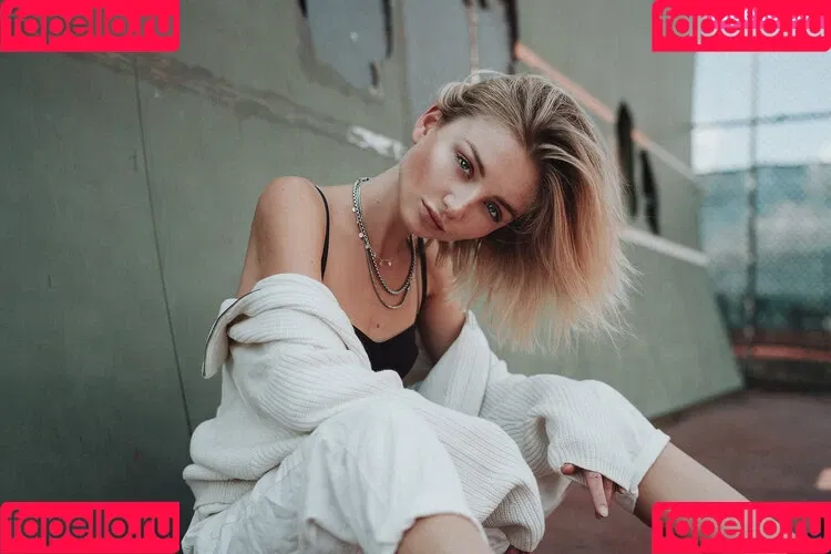 Juleslw / Julia Wulf Onlyfans Photo Gallery 