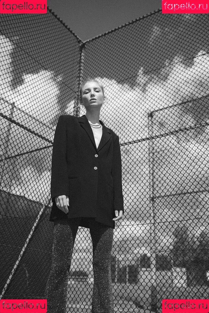 Juleslw / Julia Wulf Onlyfans Photo Gallery 