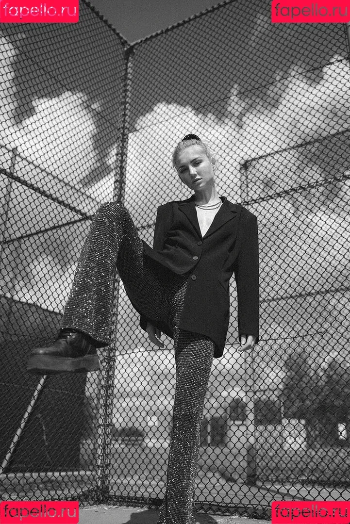 Juleslw / Julia Wulf Onlyfans Photo Gallery 