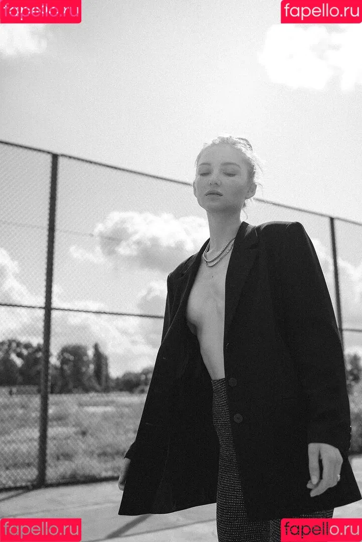 Juleslw / Julia Wulf Onlyfans Photo Gallery 