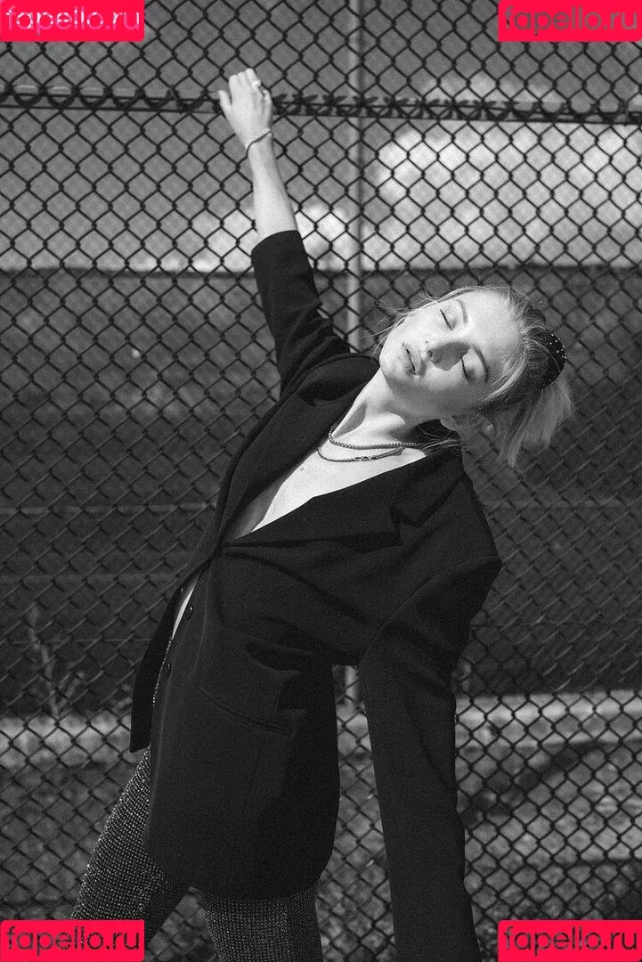 Juleslw / Julia Wulf Onlyfans Photo Gallery 