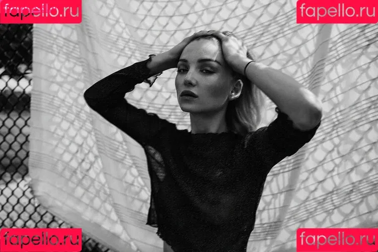 Juleslw / Julia Wulf Onlyfans Photo Gallery 