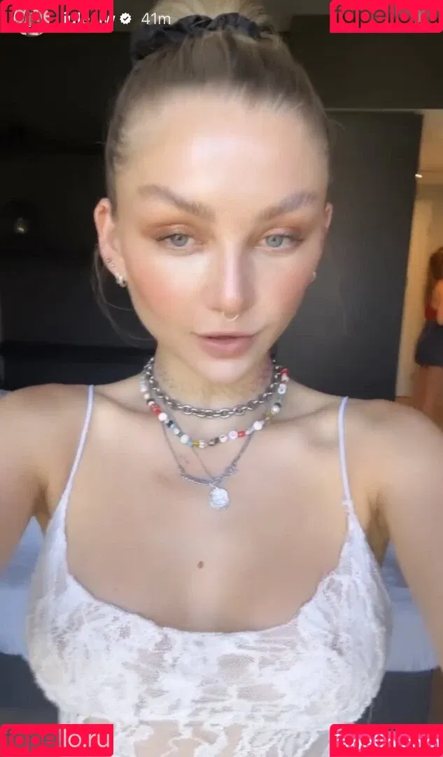 Juleslw / Julia Wulf Onlyfans Photo Gallery 