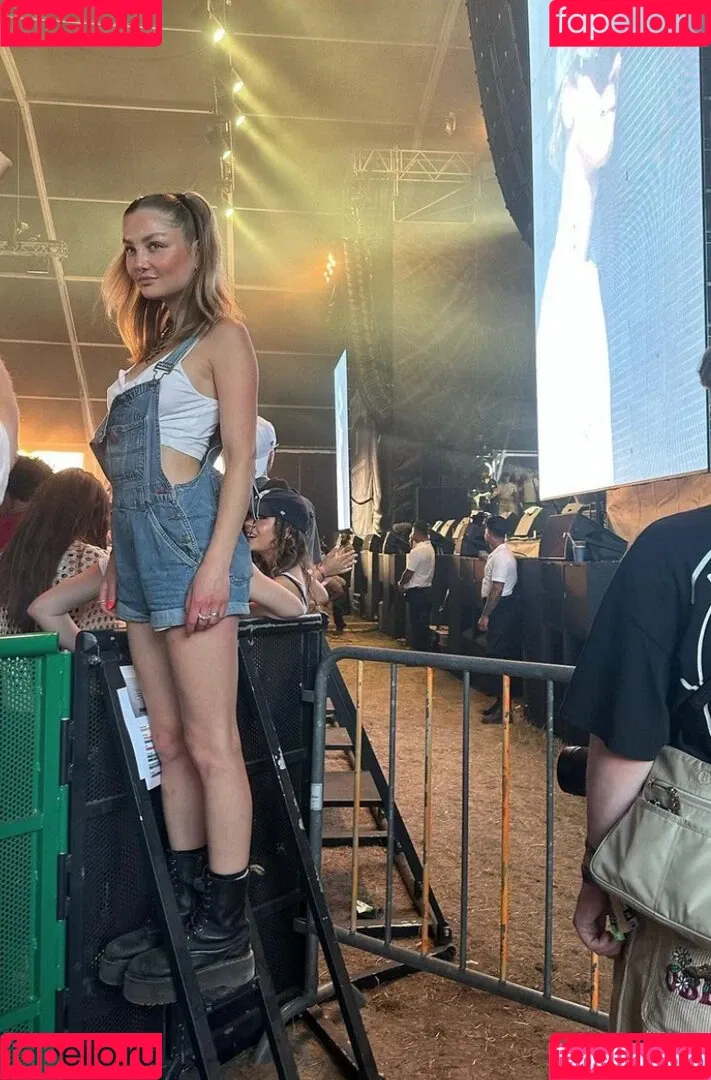 Juleslw / Julia Wulf Onlyfans Photo Gallery 