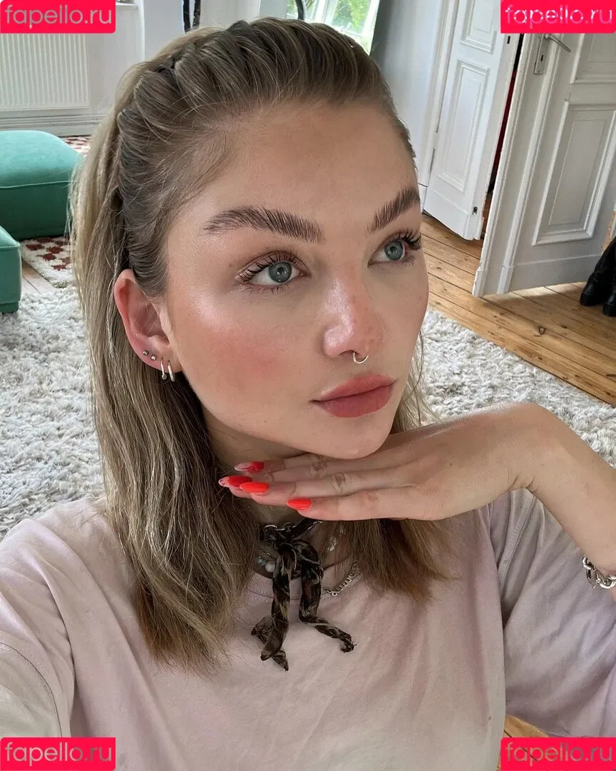 Juleslw / Julia Wulf Onlyfans Photo Gallery 