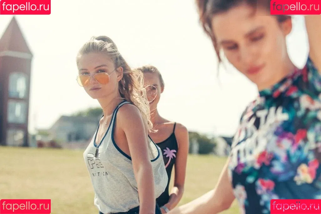 Juleslw / Julia Wulf Onlyfans Photo Gallery 