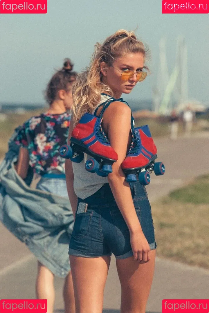 Juleslw / Julia Wulf Onlyfans Photo Gallery 