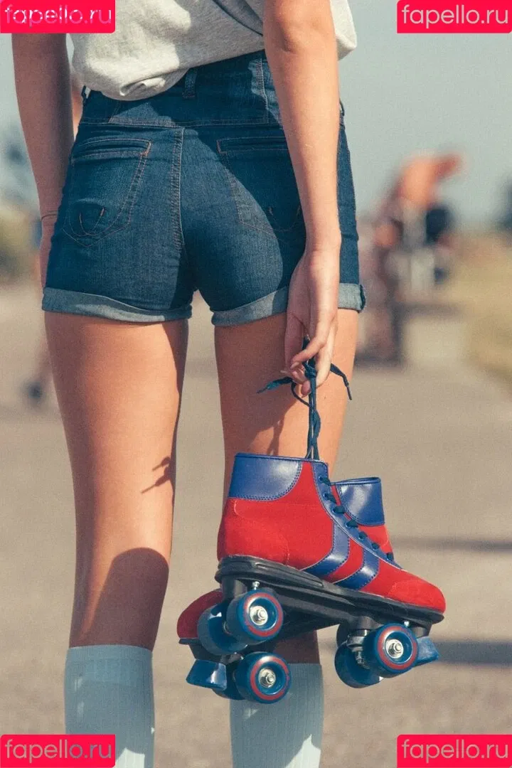 Juleslw / Julia Wulf Onlyfans Photo Gallery 