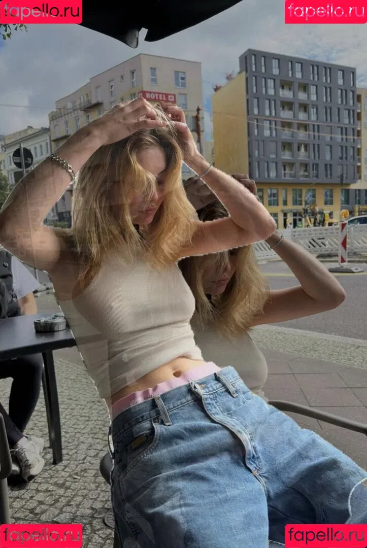 Juleslw / Julia Wulf Onlyfans Photo Gallery 