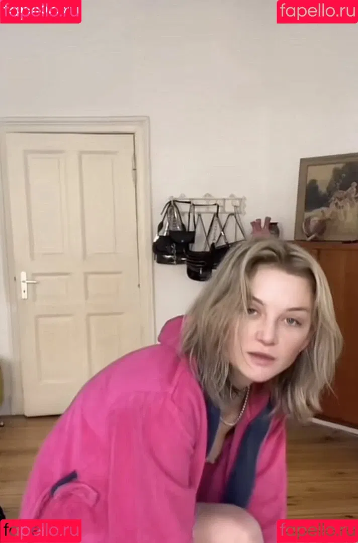 Juleslw / Julia Wulf Onlyfans Photo Gallery 