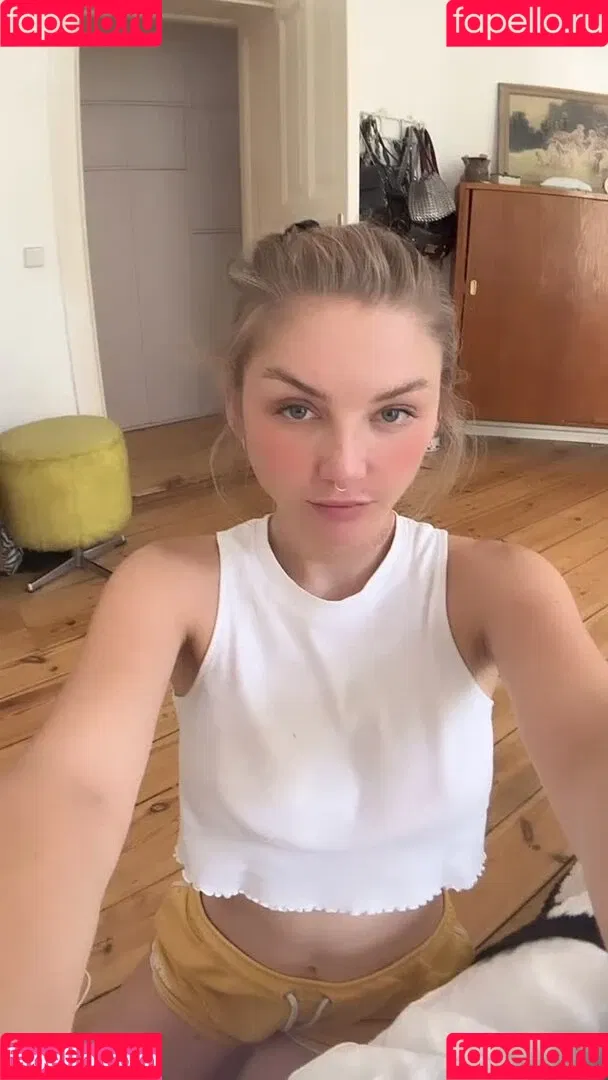 Juleslw / Julia Wulf Onlyfans Photo Gallery 