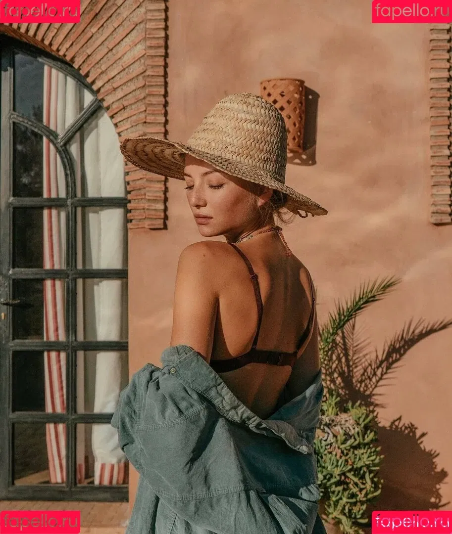 Juleslw / Julia Wulf Onlyfans Photo Gallery 