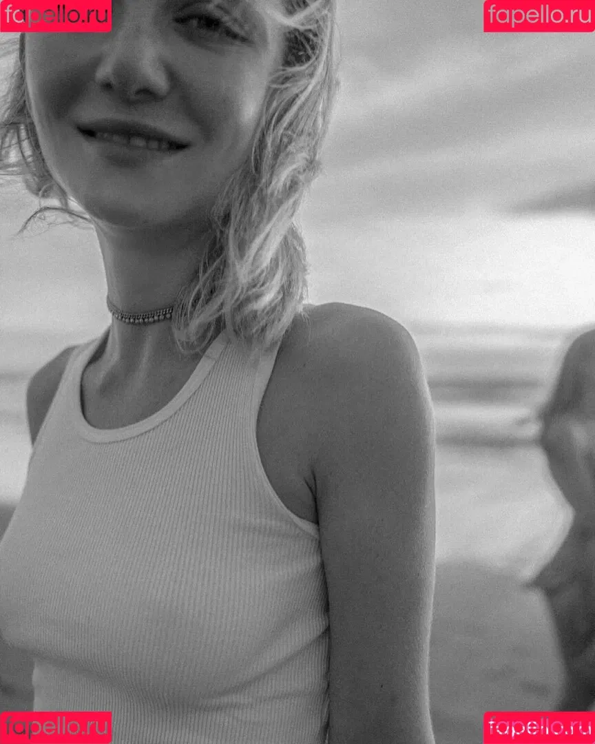 Juleslw / Julia Wulf Onlyfans Photo Gallery 