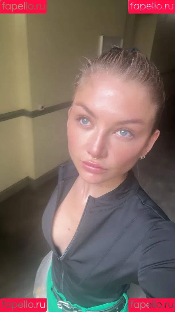 Juleslw / Julia Wulf Onlyfans Photo Gallery 