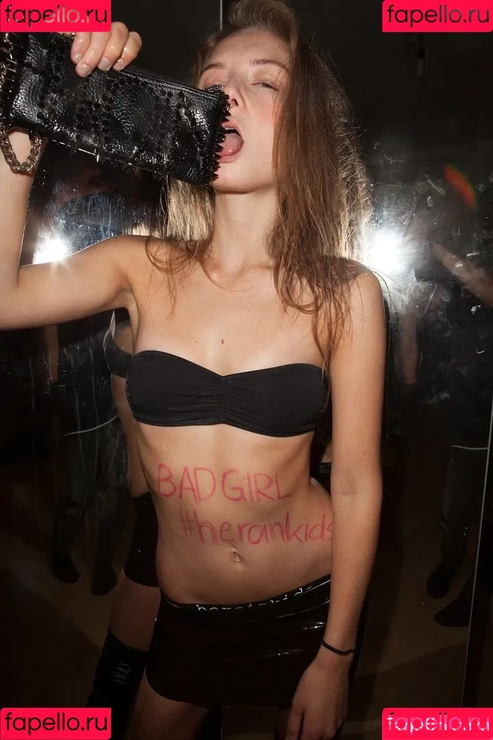 Juleslw / Julia Wulf Onlyfans Photo Gallery 