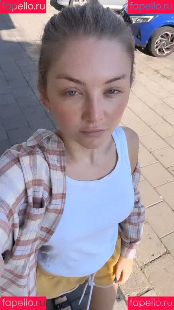 Juleslw / Julia Wulf Onlyfans Photo Gallery 