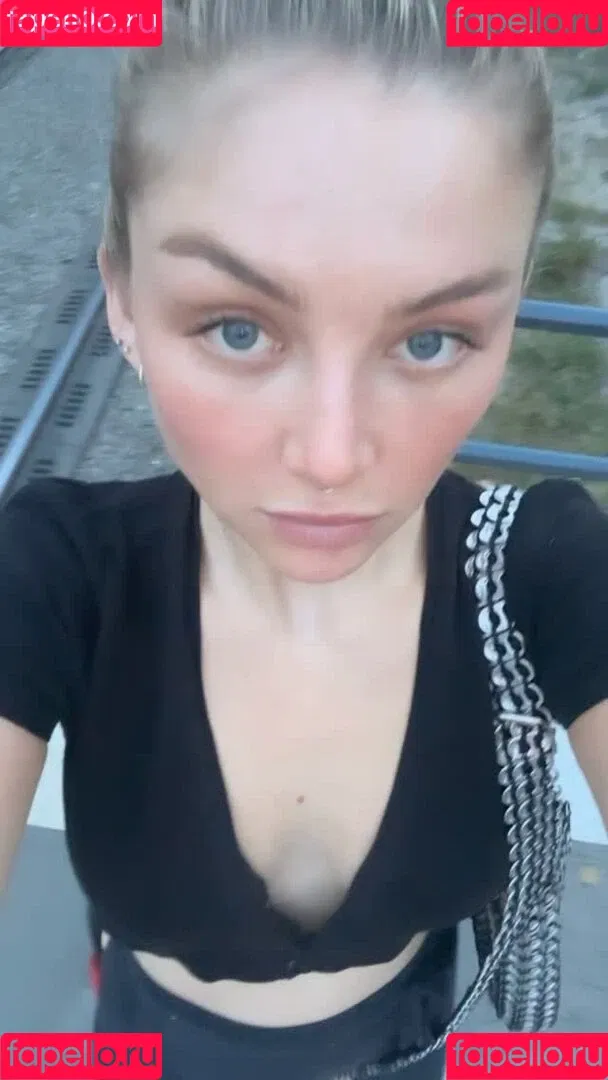 Juleslw / Julia Wulf Onlyfans Photo Gallery 