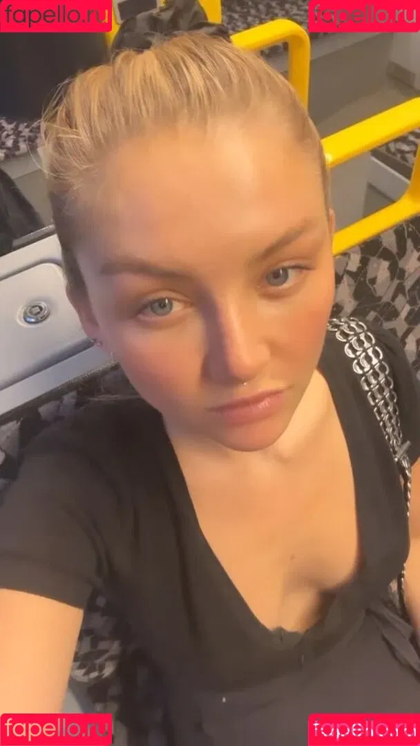 Juleslw / Julia Wulf Onlyfans Photo Gallery 