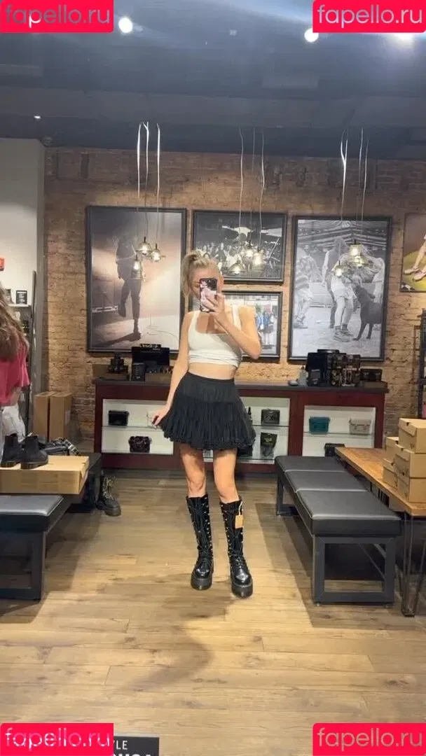 Juleslw / Julia Wulf Onlyfans Photo Gallery 