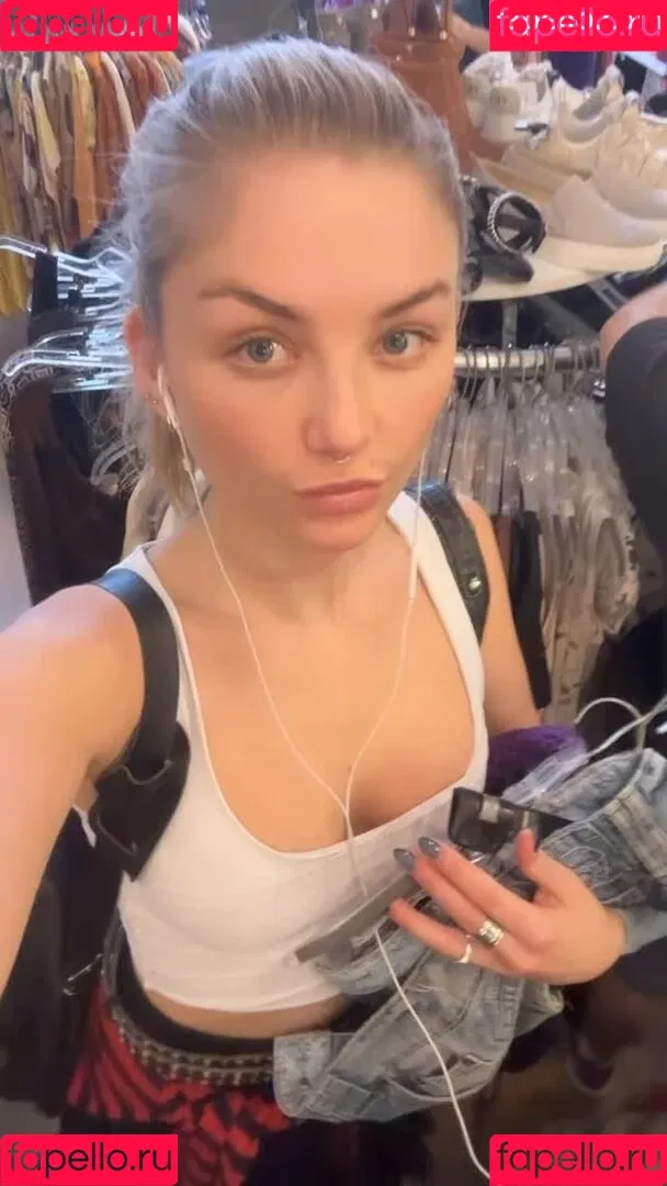 Juleslw / Julia Wulf Onlyfans Photo Gallery 