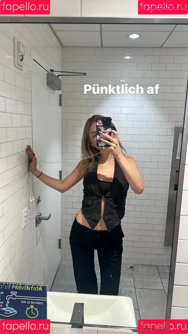 Juleslw / Julia Wulf Onlyfans Photo Gallery 