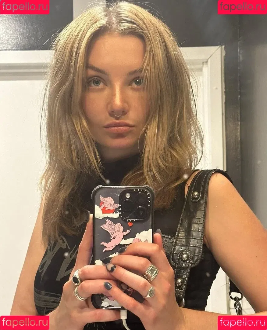 Juleslw / Julia Wulf Onlyfans Photo Gallery 