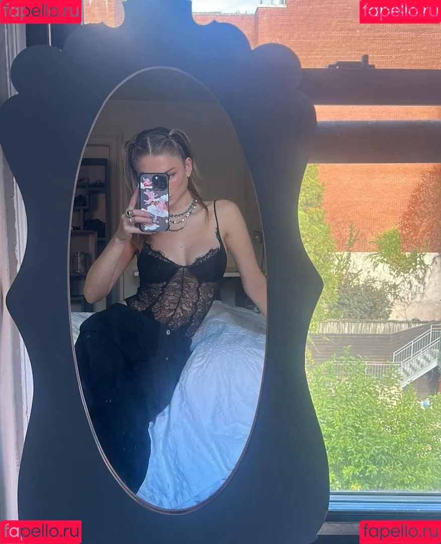 Juleslw / Julia Wulf Onlyfans Photo Gallery 