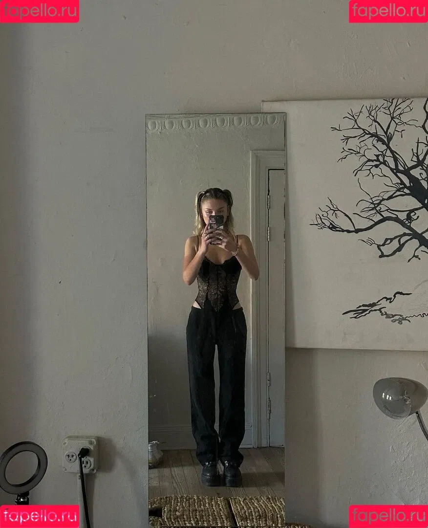 Juleslw / Julia Wulf Onlyfans Photo Gallery 