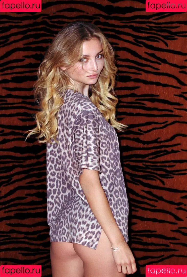 Juleslw / Julia Wulf Onlyfans Photo Gallery 