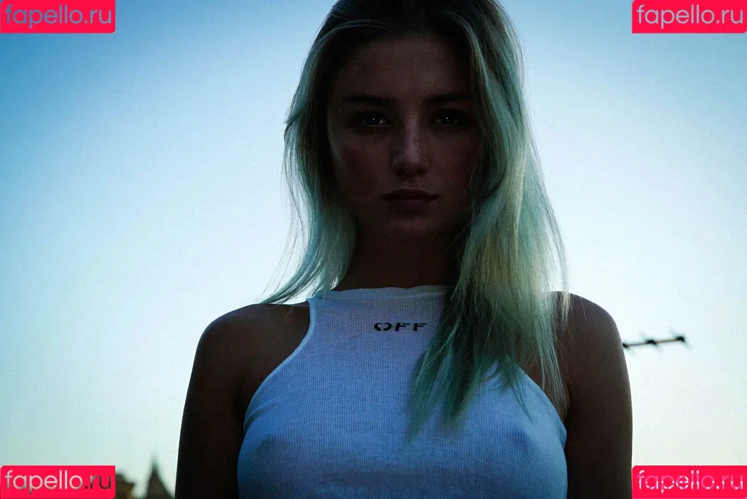 Juleslw / Julia Wulf Onlyfans Photo Gallery 