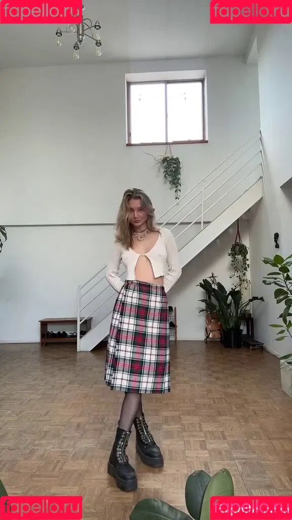 Juleslw / Julia Wulf Onlyfans Photo Gallery 