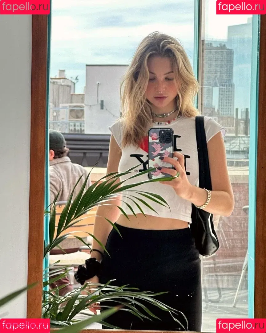 Juleslw / Julia Wulf Onlyfans Photo Gallery 