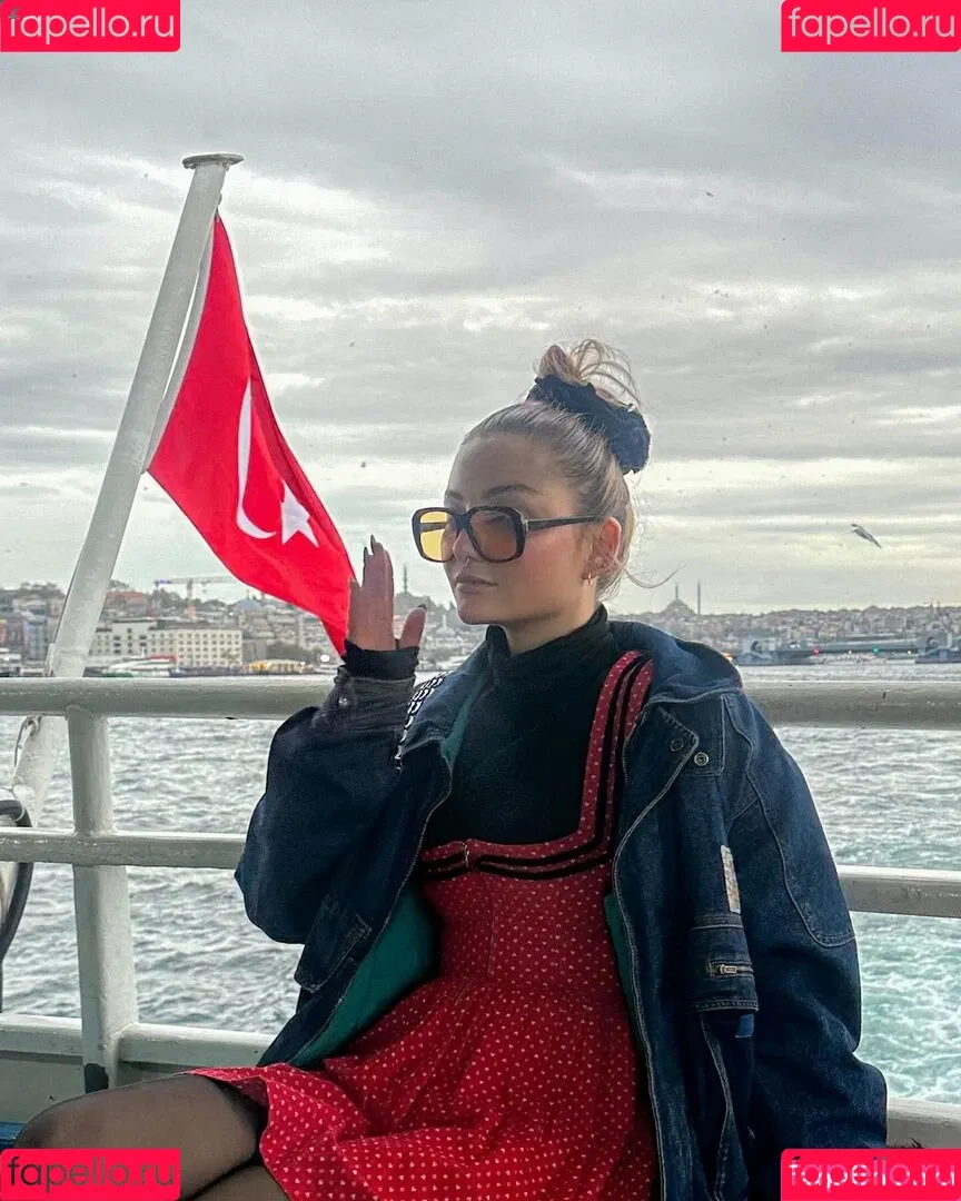 Juleslw / Julia Wulf Onlyfans Photo Gallery 