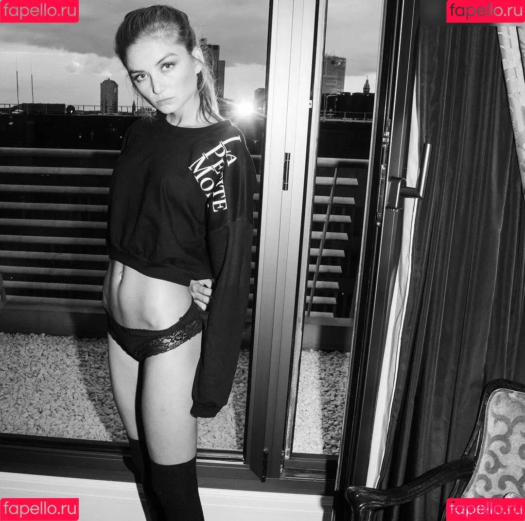 Juleslw / Julia Wulf Onlyfans Photo Gallery 