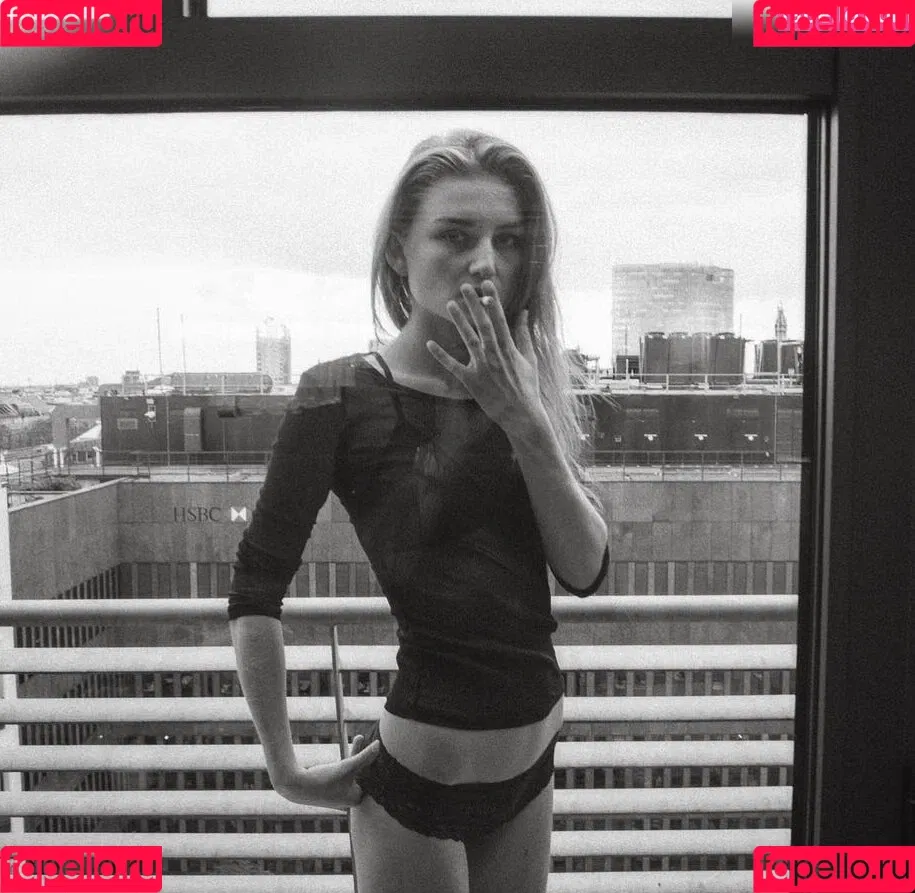 Juleslw / Julia Wulf Onlyfans Photo Gallery 